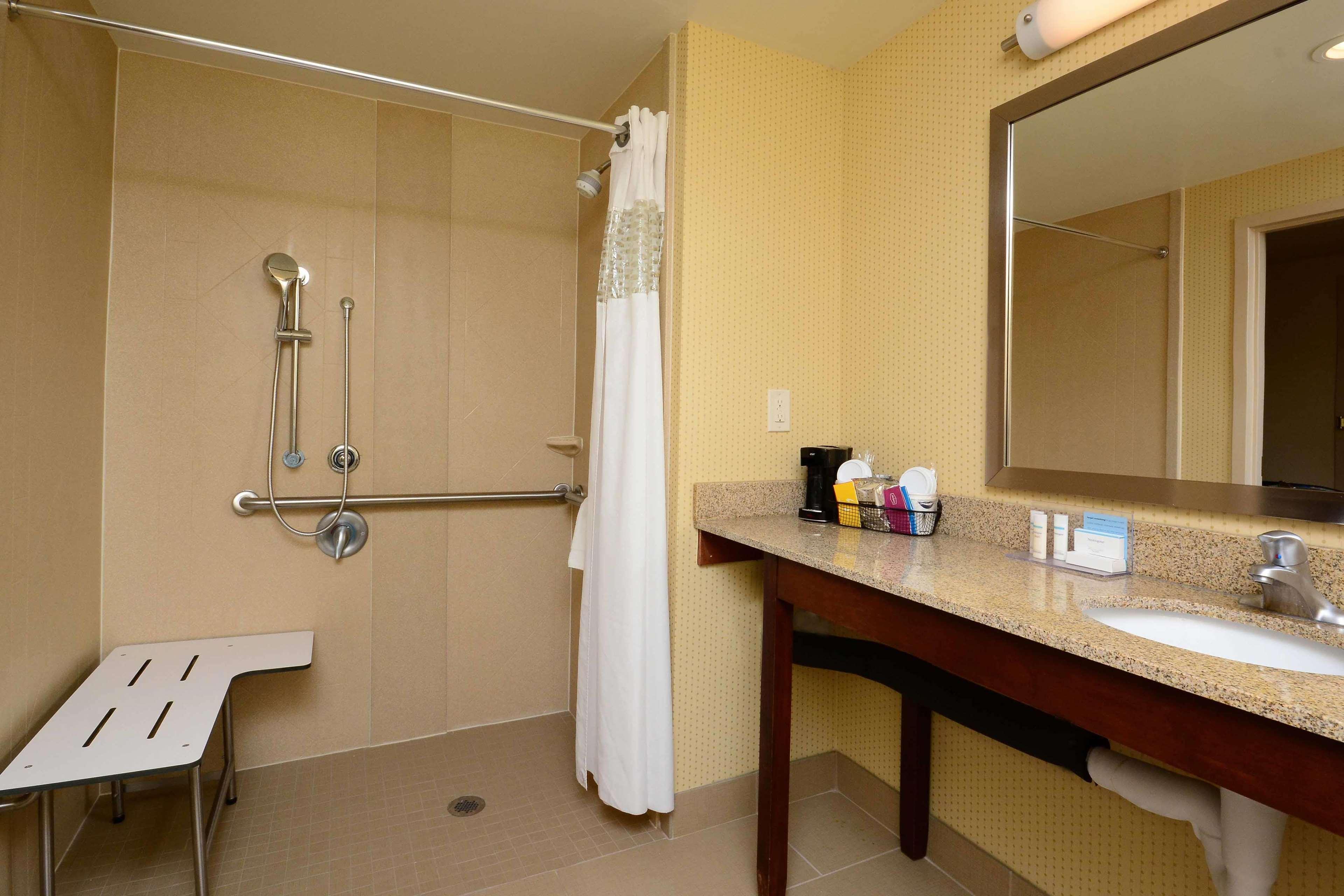 Hampton Inn Raleigh Capital Blvd North מראה חיצוני תמונה