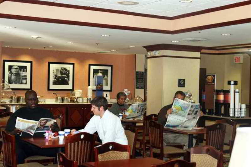 Hampton Inn Raleigh Capital Blvd North מסעדה תמונה
