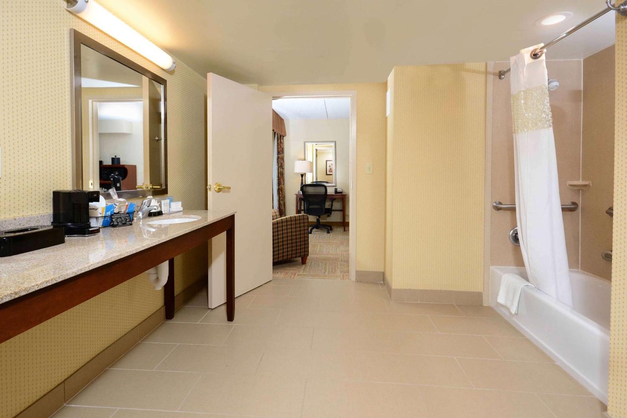 Hampton Inn Raleigh Capital Blvd North מראה חיצוני תמונה
