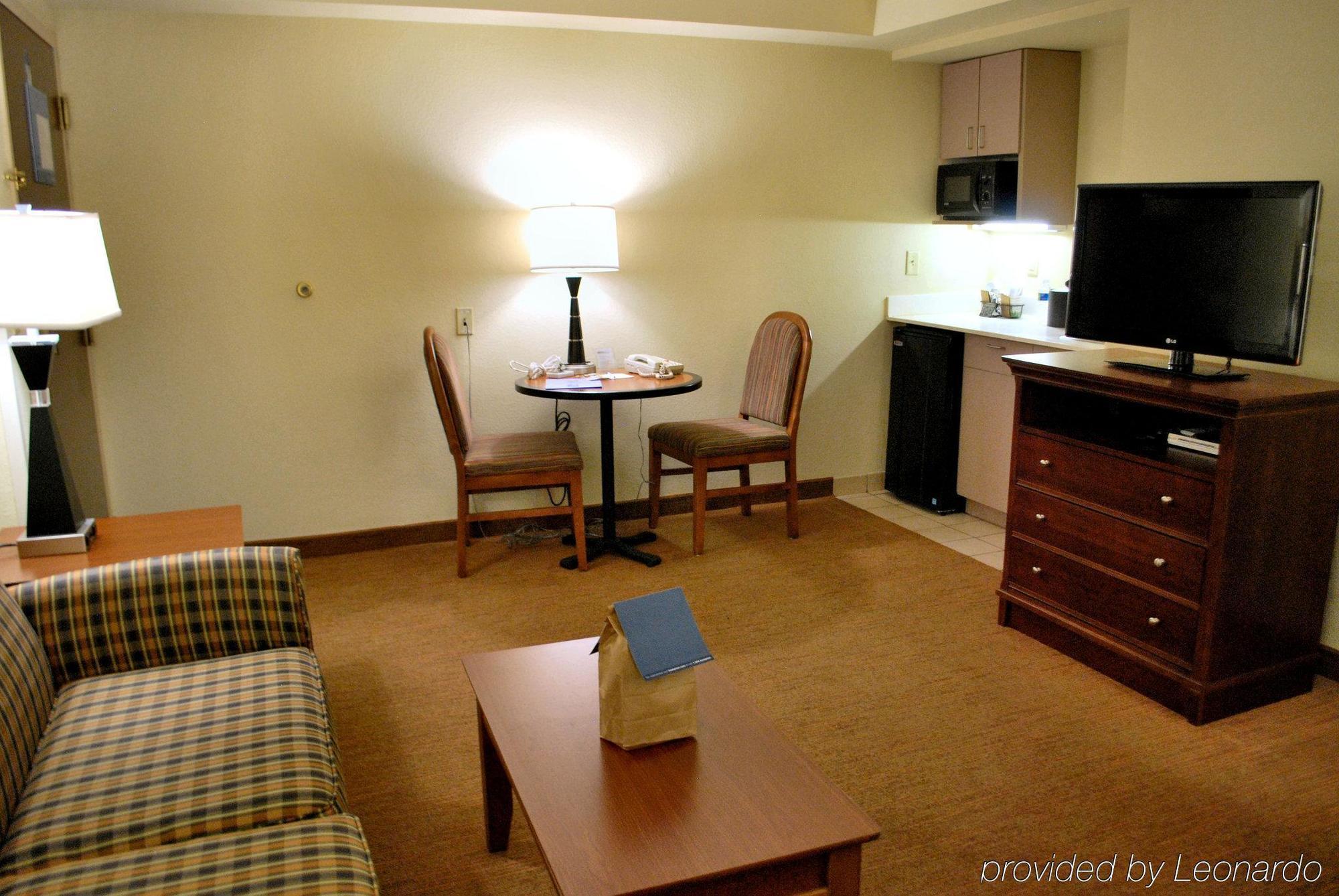 Hampton Inn Raleigh Capital Blvd North חדר תמונה