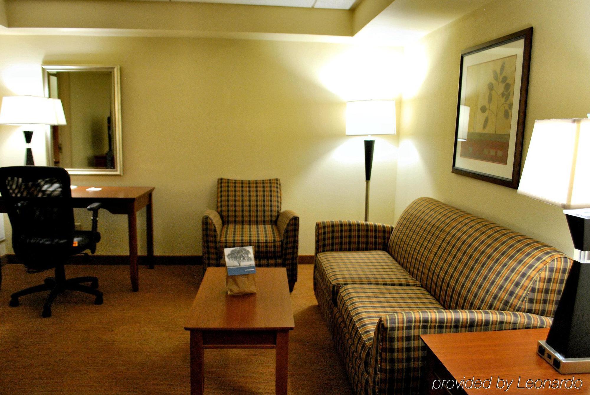 Hampton Inn Raleigh Capital Blvd North חדר תמונה
