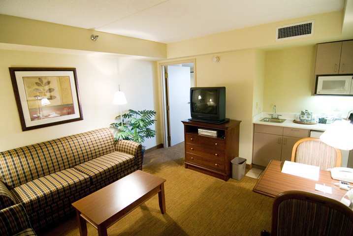 Hampton Inn Raleigh Capital Blvd North חדר תמונה