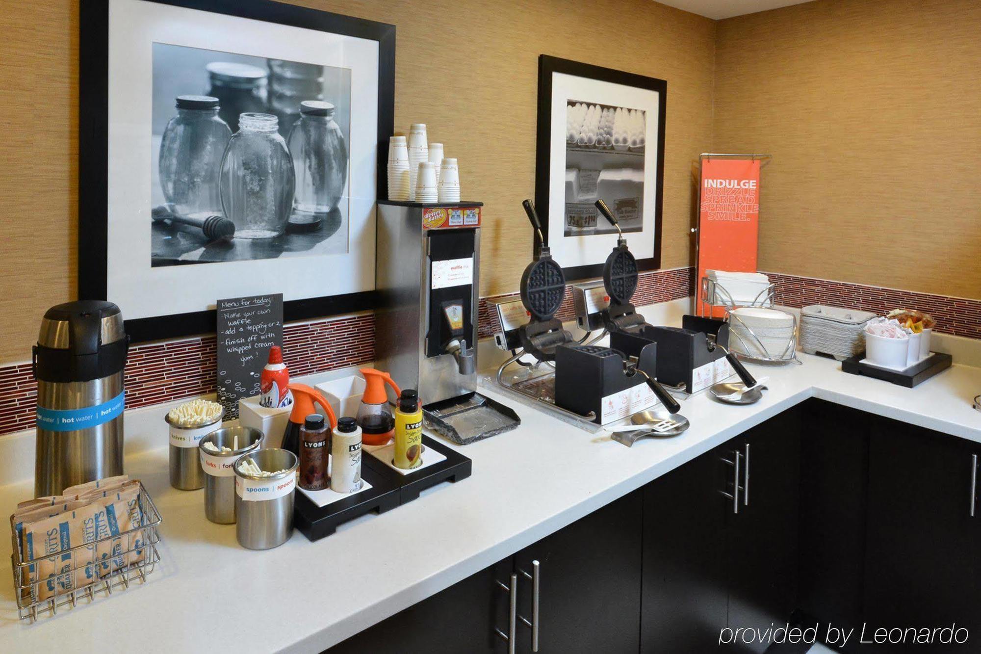 Hampton Inn Raleigh Capital Blvd North מראה חיצוני תמונה