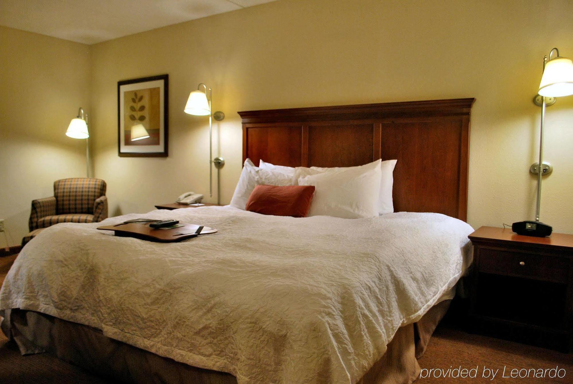 Hampton Inn Raleigh Capital Blvd North חדר תמונה