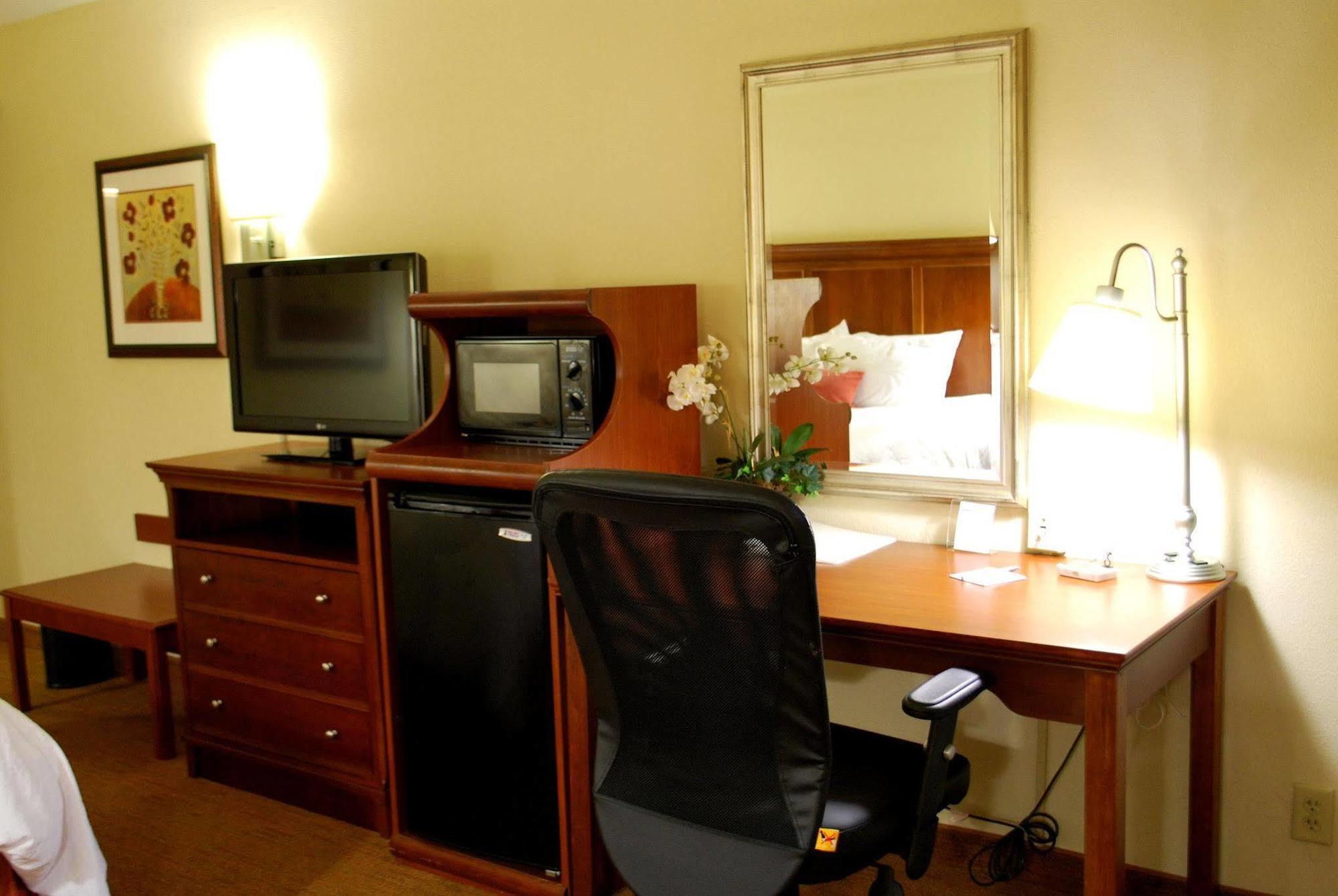Hampton Inn Raleigh Capital Blvd North חדר תמונה
