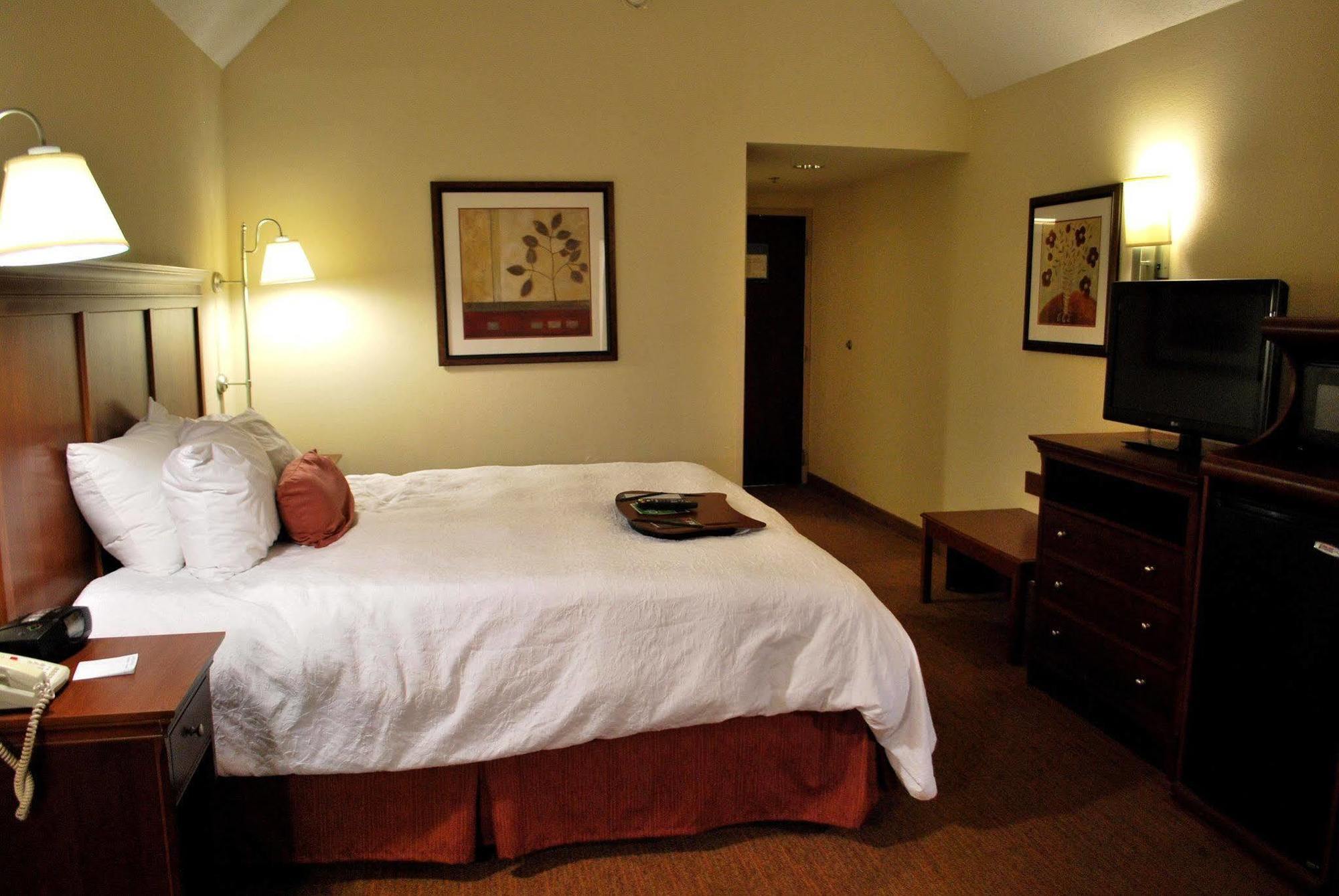 Hampton Inn Raleigh Capital Blvd North חדר תמונה