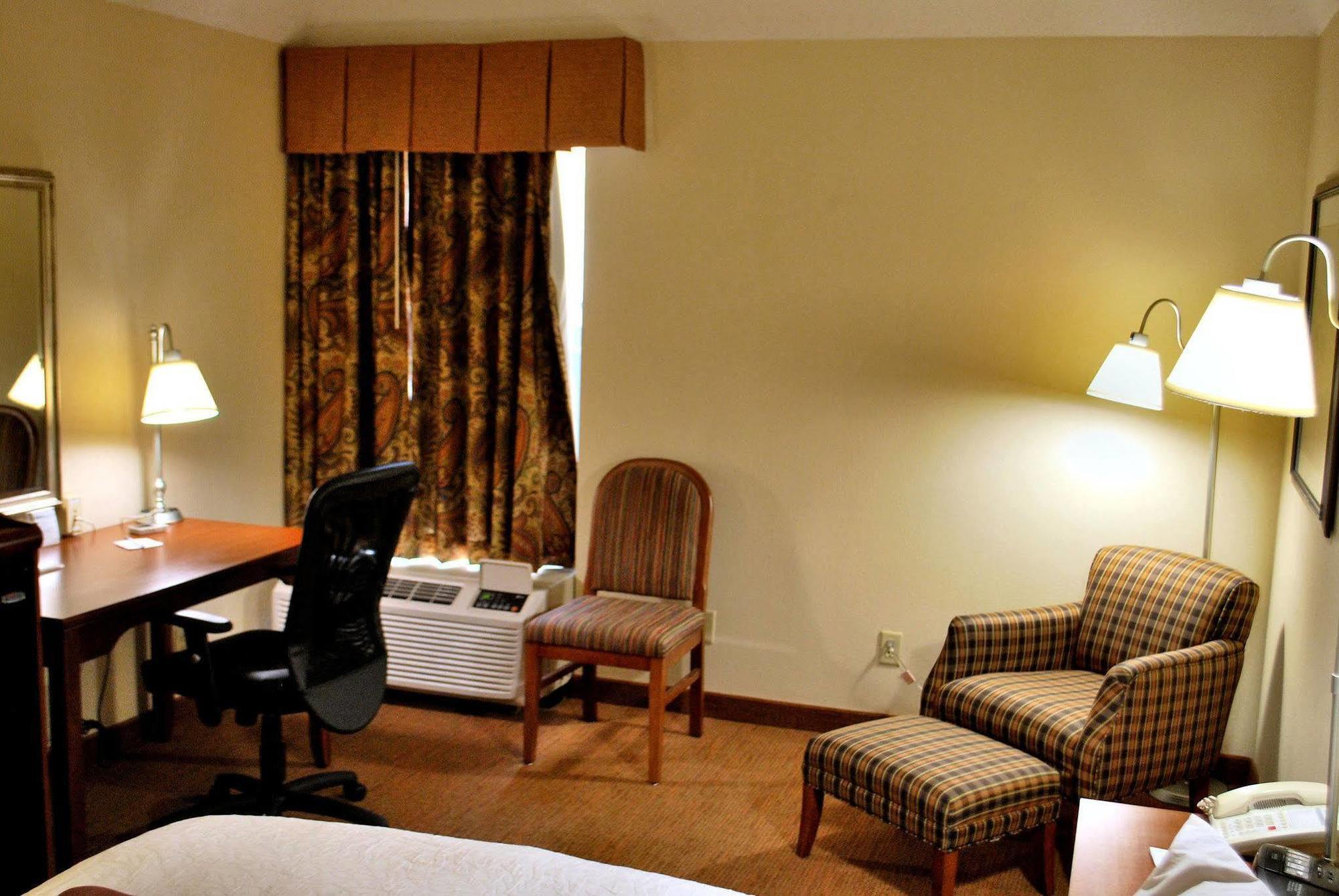 Hampton Inn Raleigh Capital Blvd North חדר תמונה